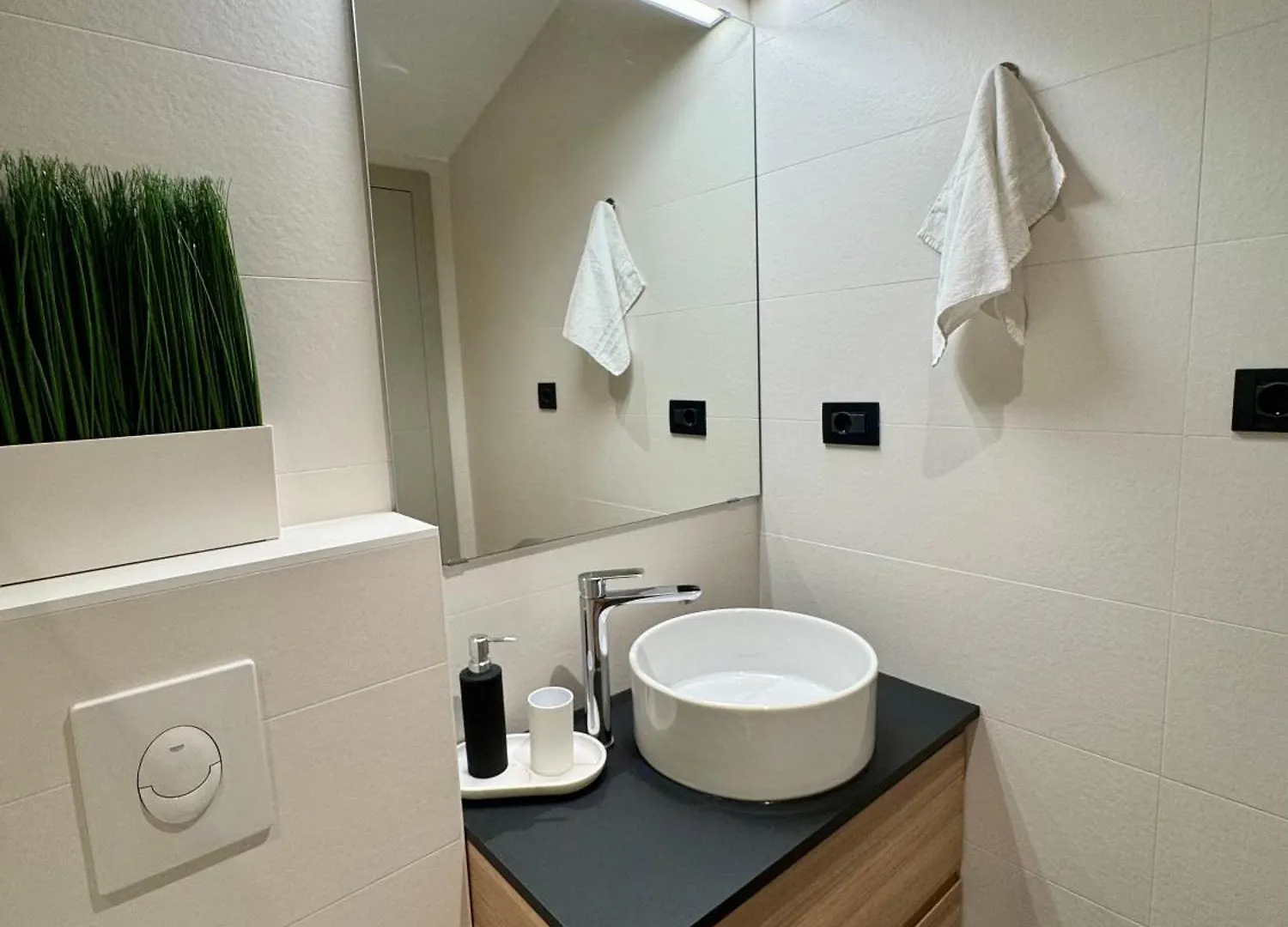 Central Ami Suite & Private Parking 자다르 0*,
